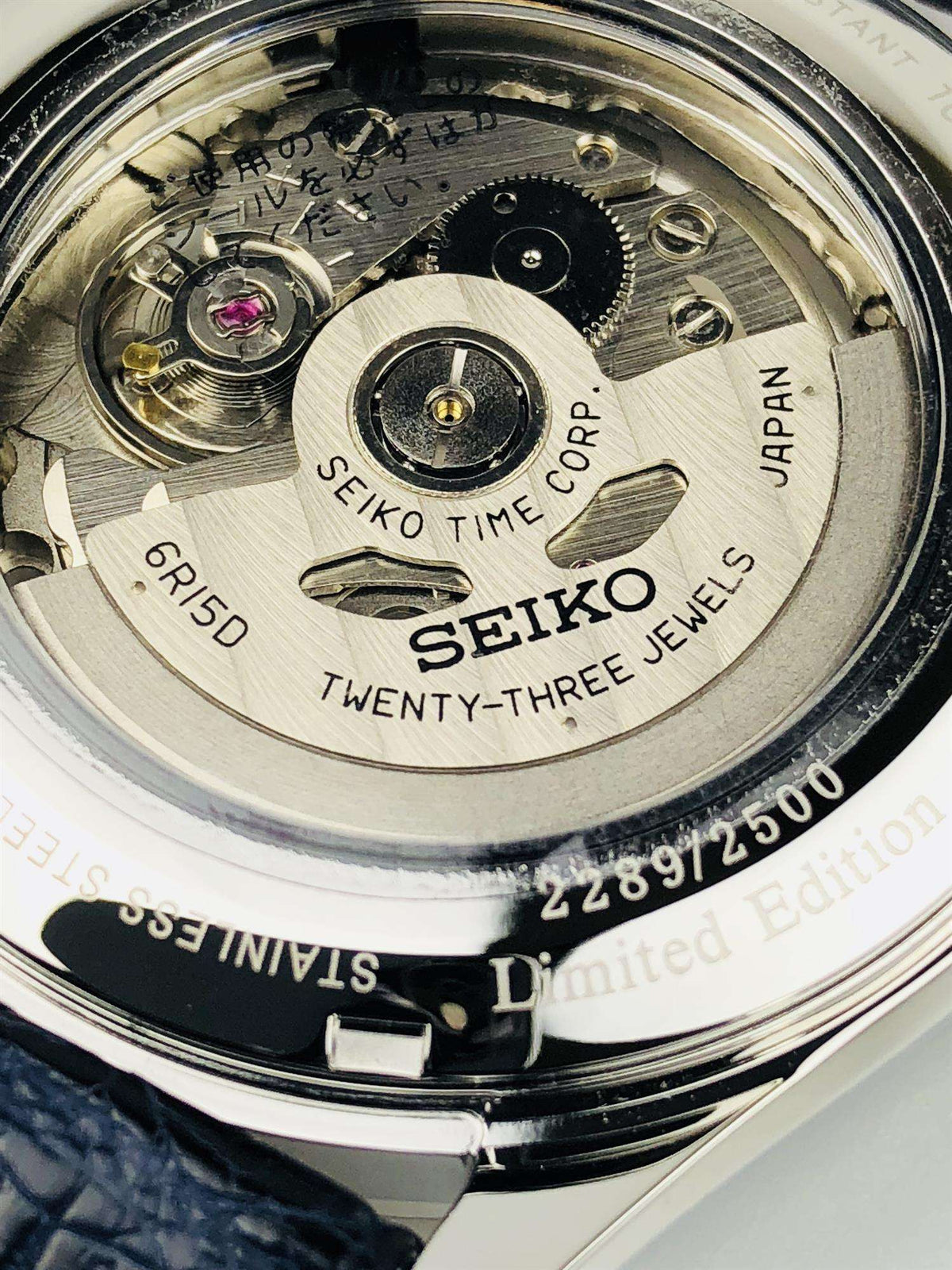 Men's automatic watch caseback with visible movement and engraved SEIKO 'Twenty-Three Jewels'