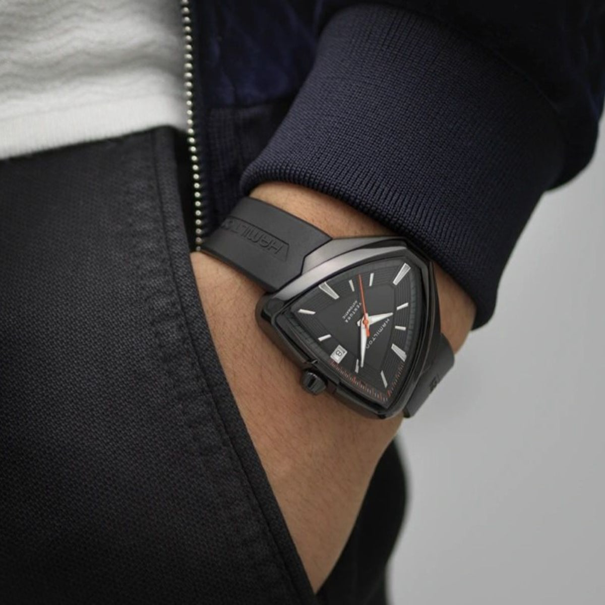 Men's automatic wristwatch with black rubber strap and black dial