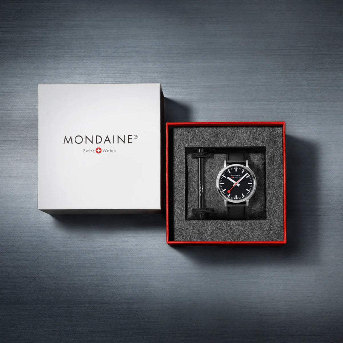 Mens 41mm quartz watch in gift box, black leather strap and black dial