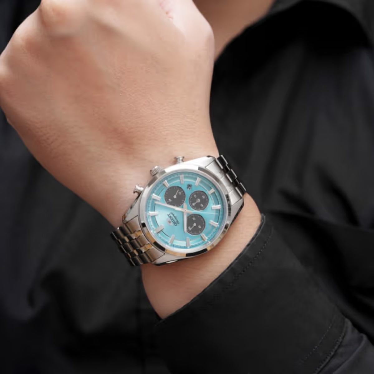Men's solar chronograph wristwatch with blue dial and steel bracelet, chronograph subdials.