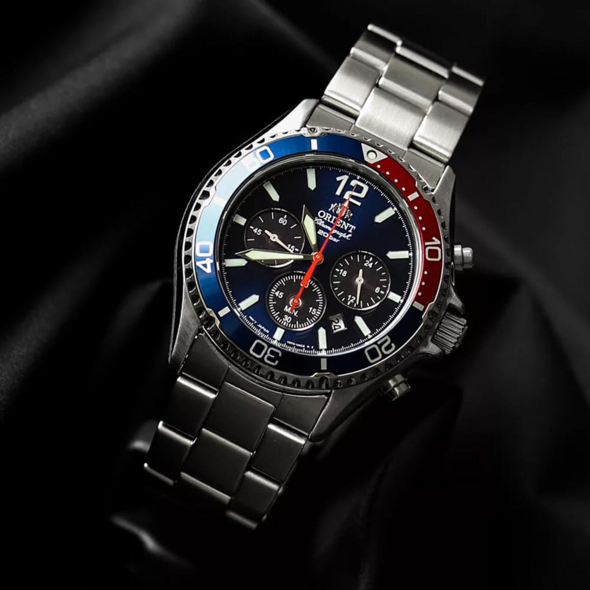 Orient Mako RA-TX0201L10B sports watch against a black background.