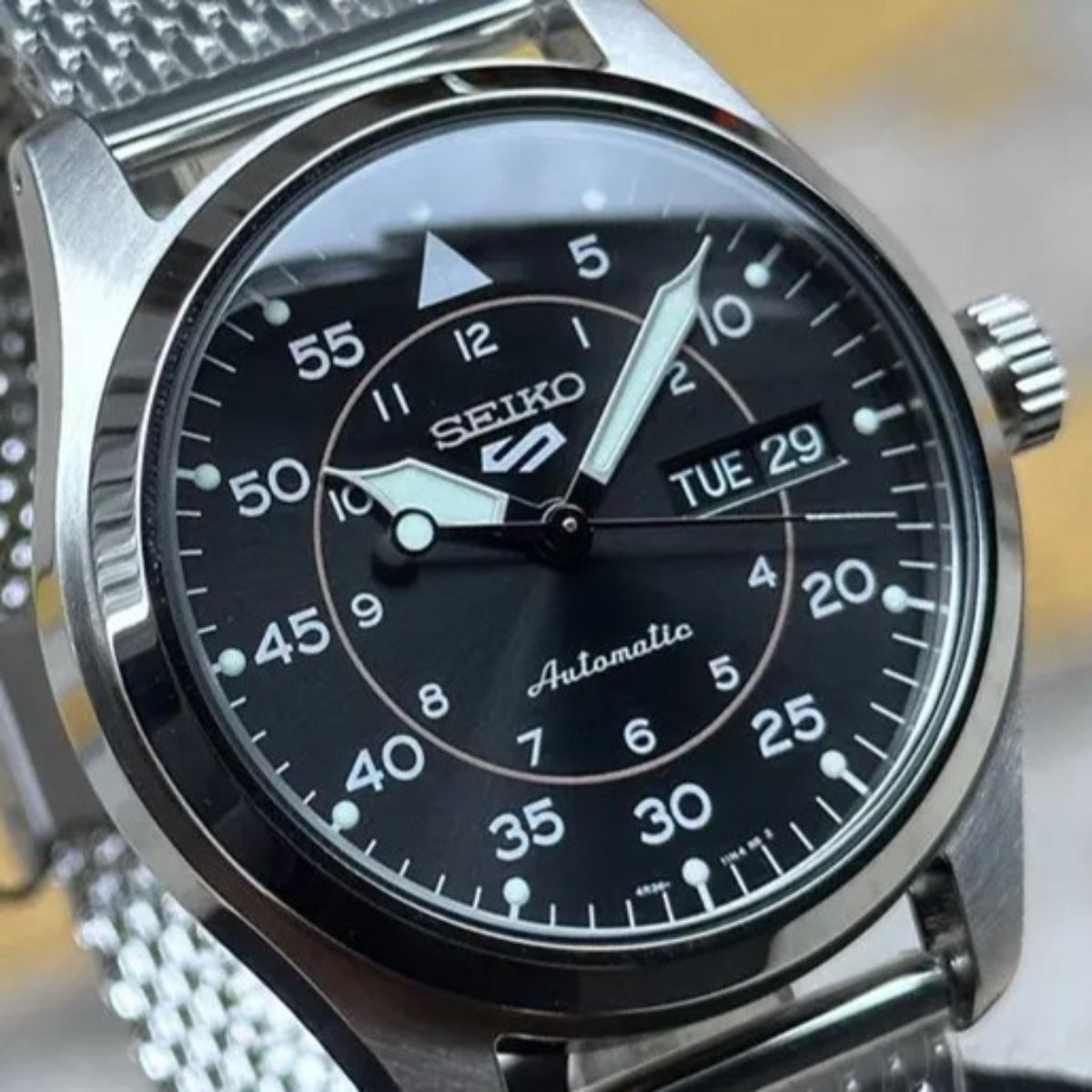 Seiko automatic pilot watch with black dial, day-date Tue 29, metal crown