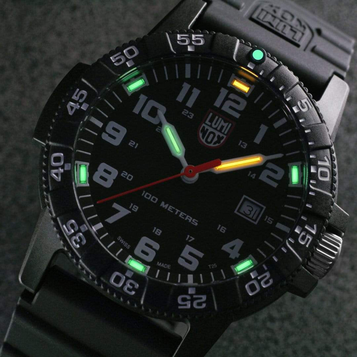 Black dial men’s quartz dive watch with green lume markers, black PU strap