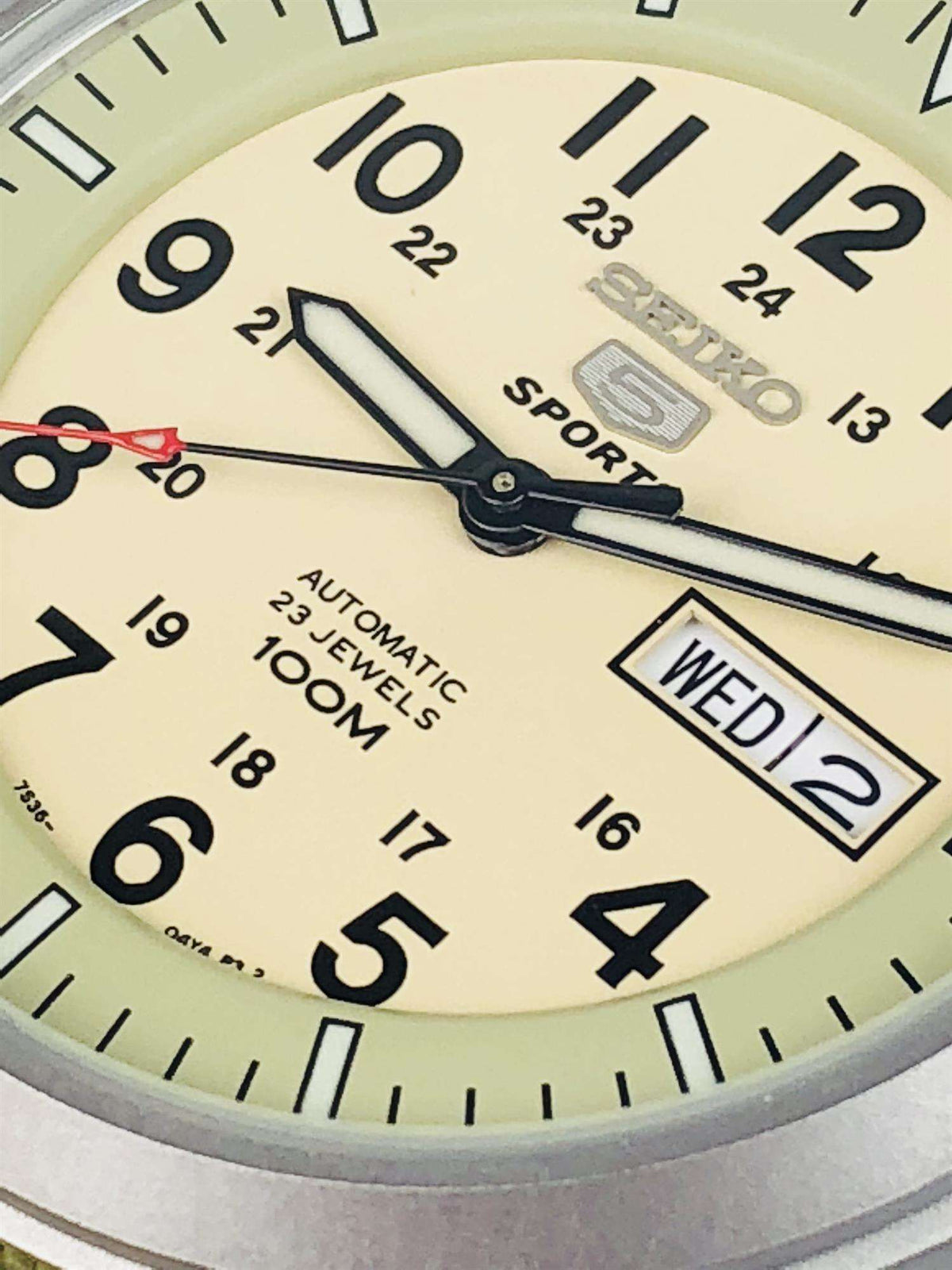 Cream dial close-up with black markers and day/date window