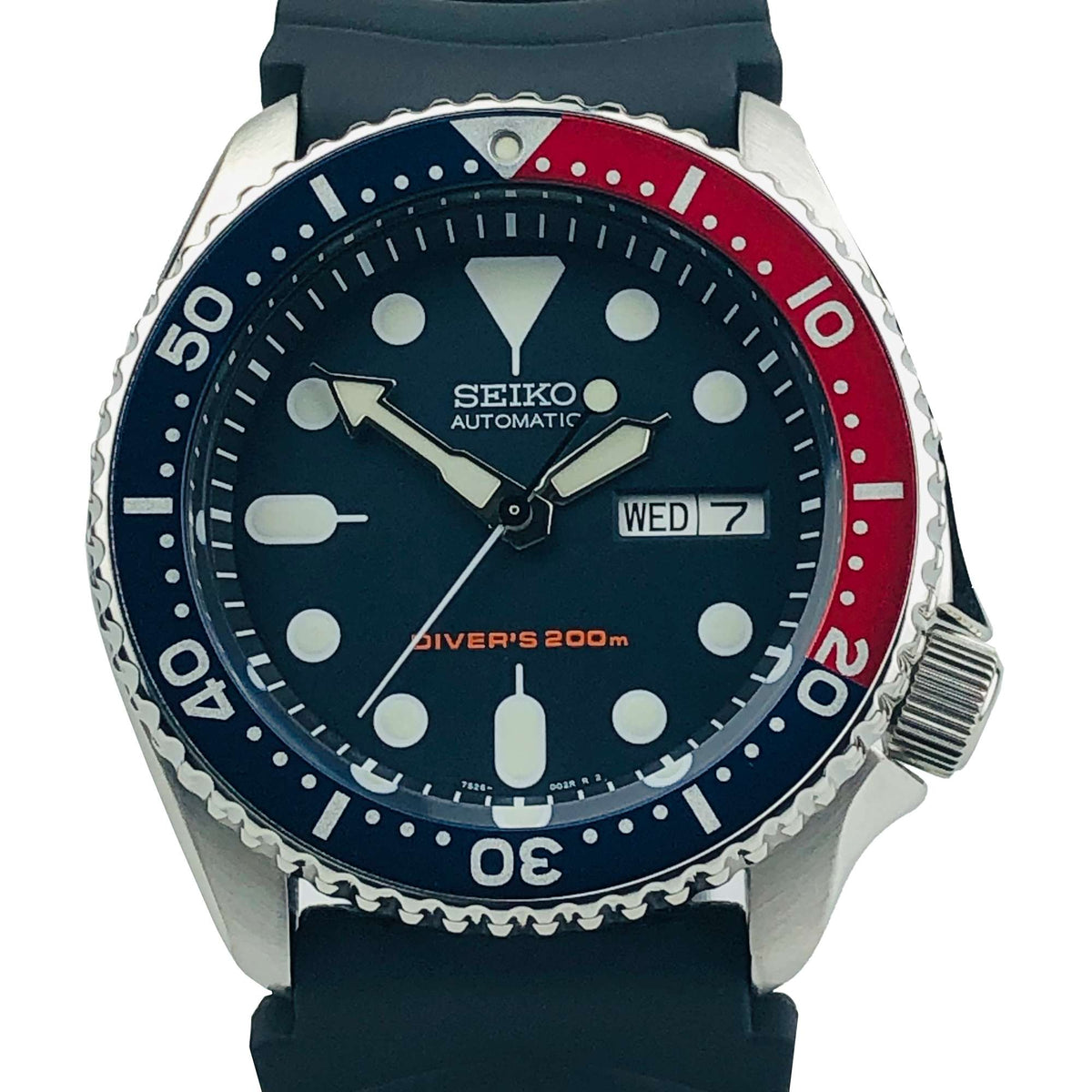 Men's diver watch with dark rubber strap, blue/red bezel, teal dial, date WED 7