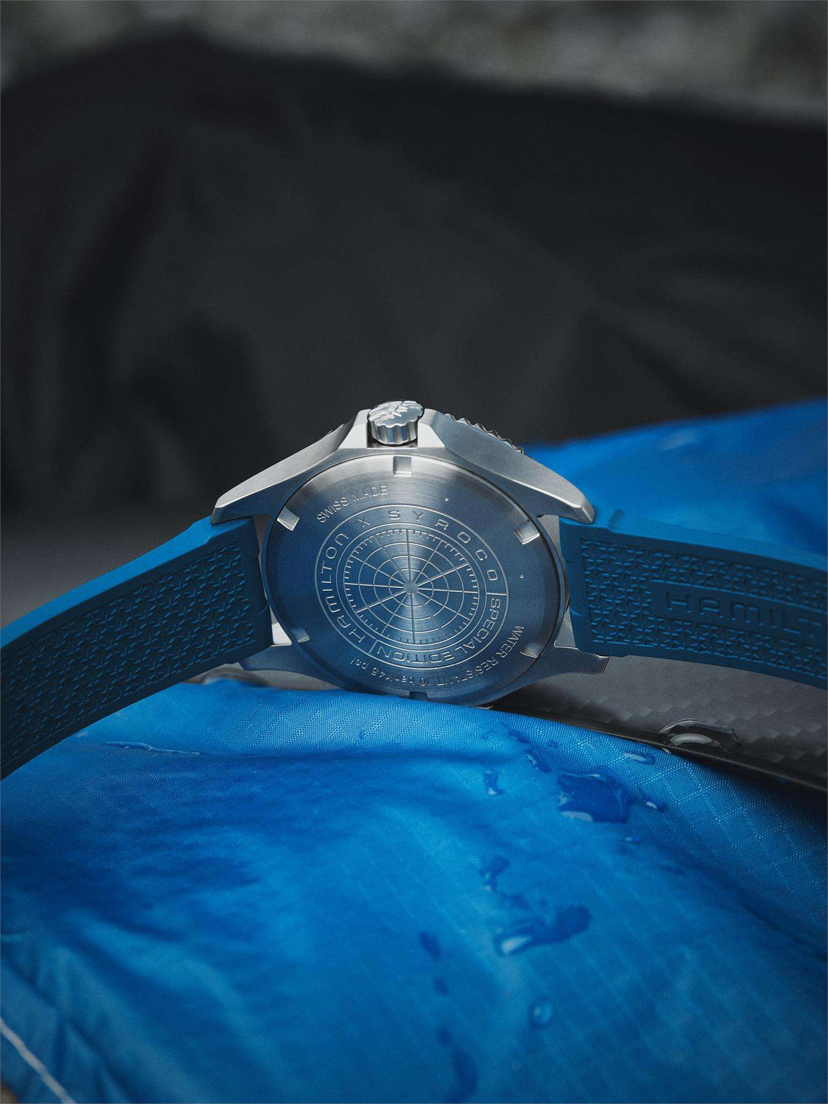Men's diver watch caseback with engraved pattern, blue rubber strap