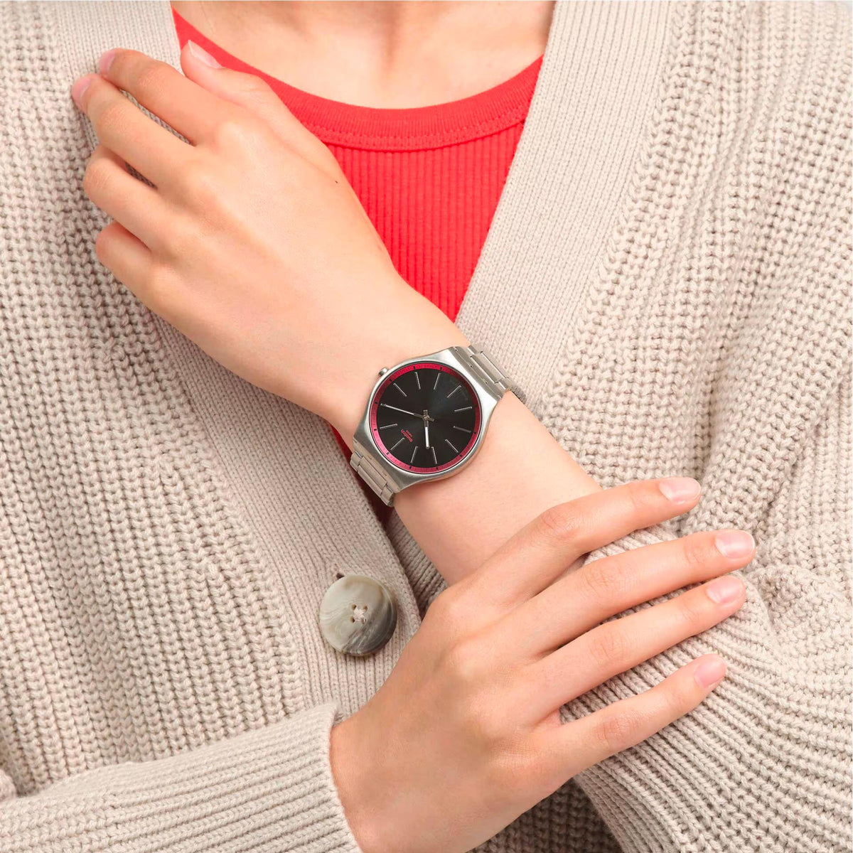 Unisex wristwatch with black dial and red markers, stainless steel link strap