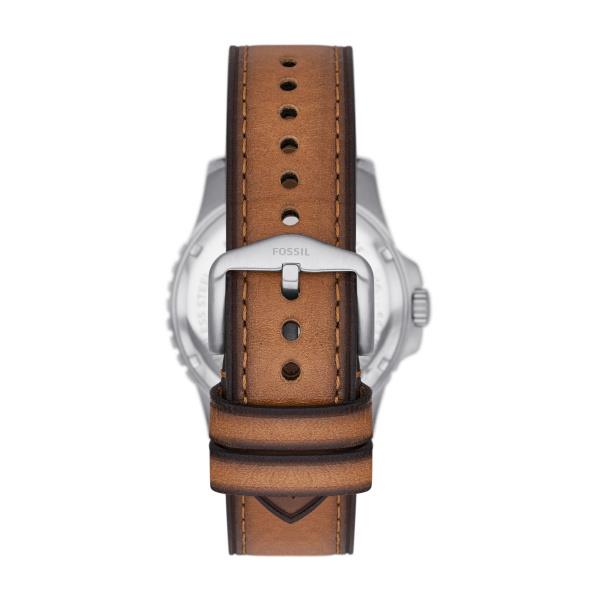 Men's dive watch with brown leather strap buckle and strap hole details