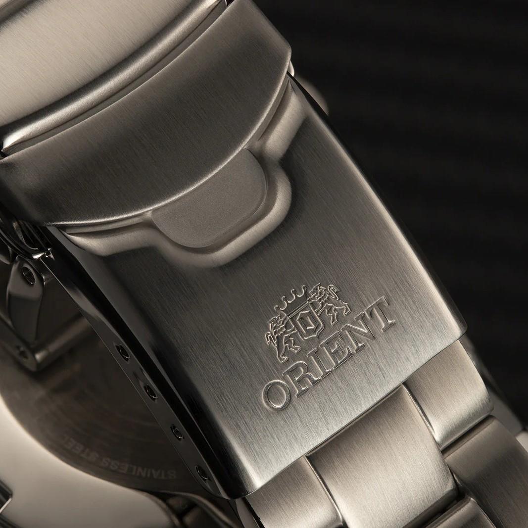 Steel bracelet clasp with Orient logo and brushed metal links
