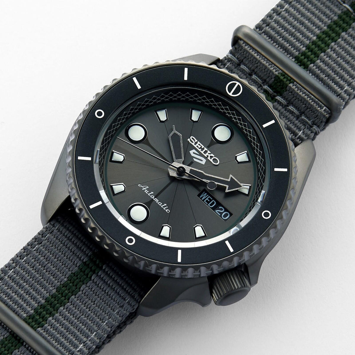 Seiko 5 Sports watch SRPF75K1 close-up of luminous hands and grey dial