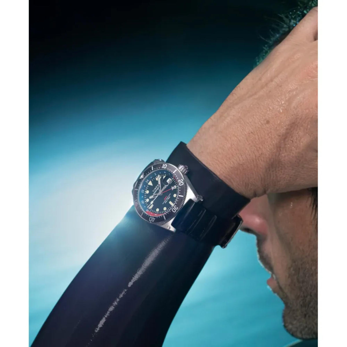 Men's black rubber strap wristwatch with black dial and rotating diver bezel