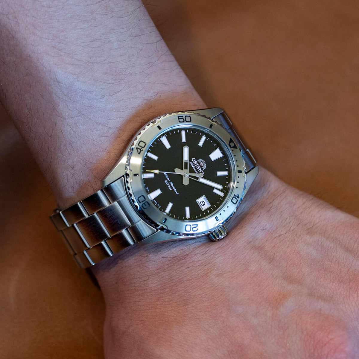 Orient Mako RA-AC0Q01B30B black dial mens watch worn on wrist under natural light