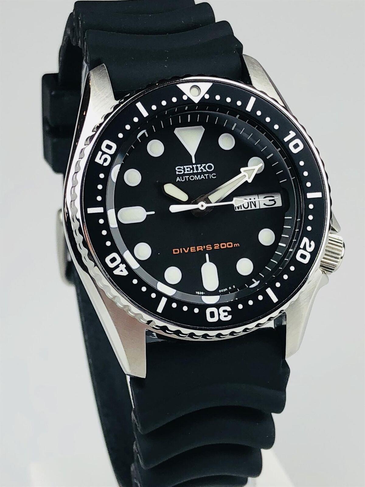 Seiko Diver's Automatic SKX013K1 black dial three-quarter angle view