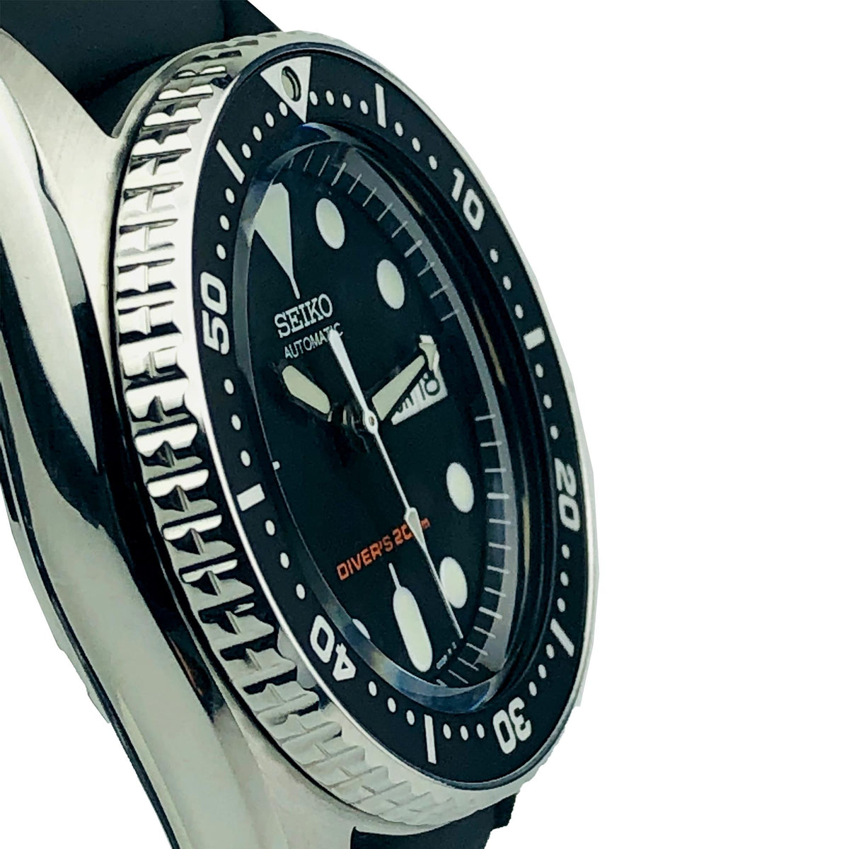 Seiko Diver's Automatic SKX013K1 stainless steel case side profile and textured crown view