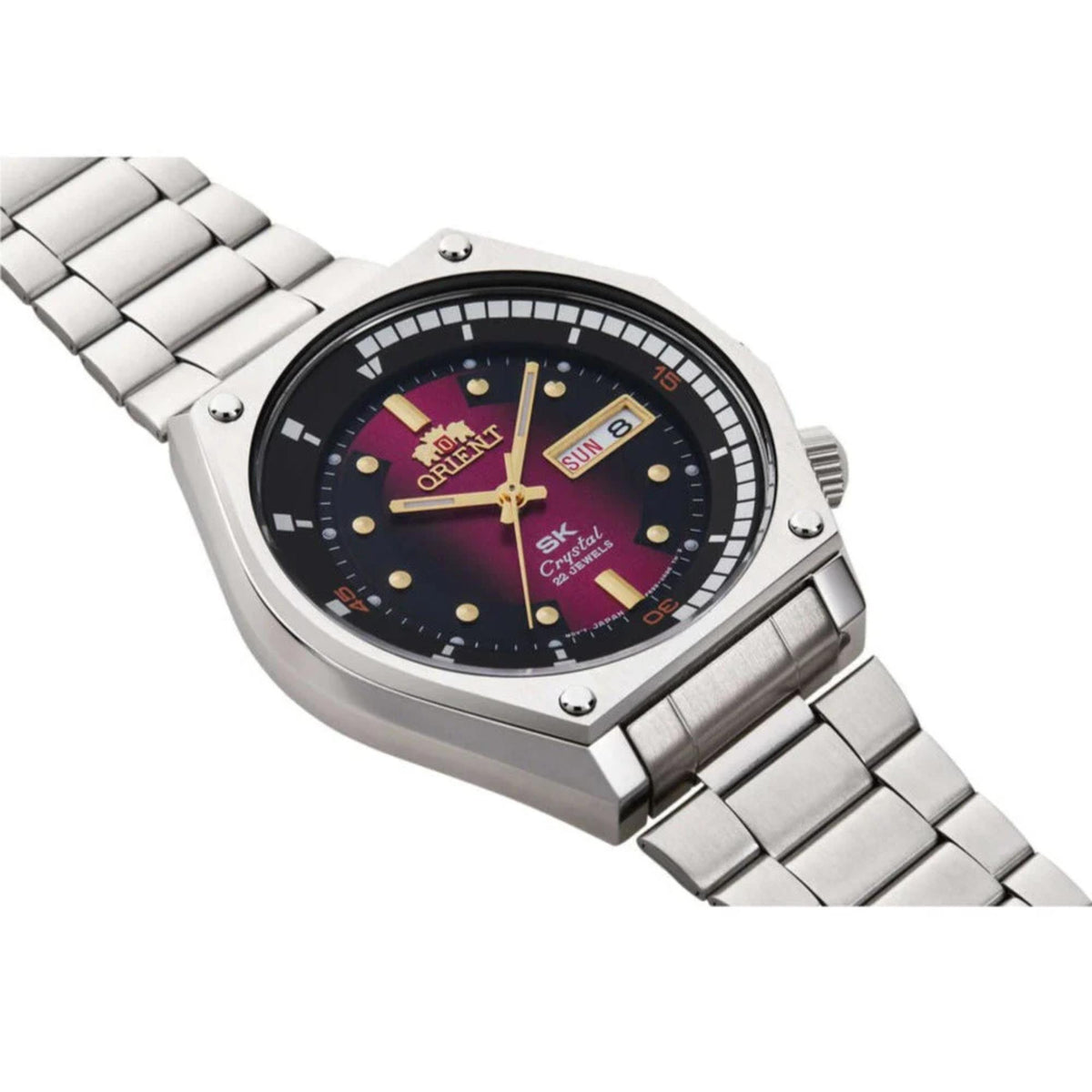 Orient Neo 70s RA-AA0B02R39B stainless steel bracelet detail