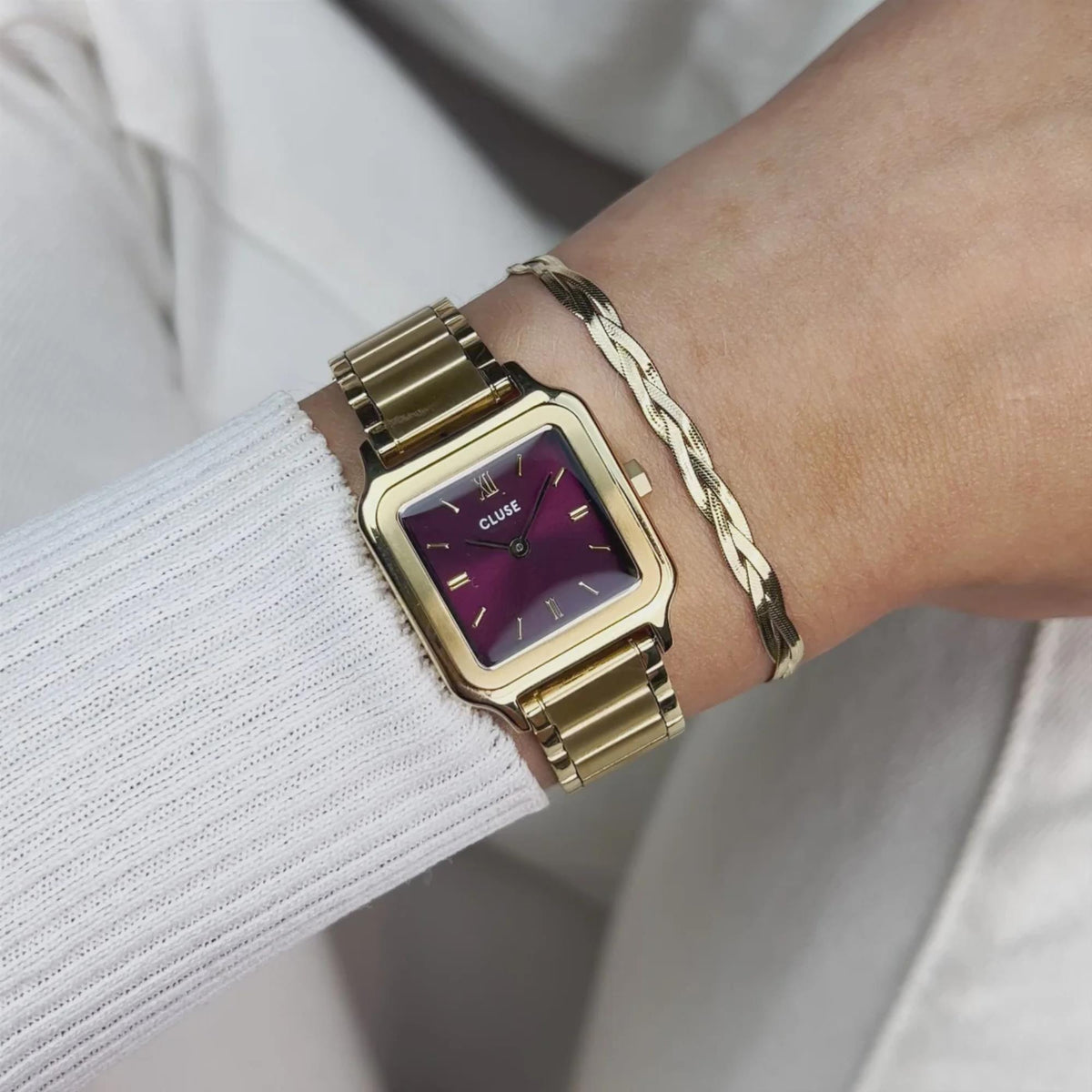 Square quartz watch in gold-tone with purple-red dial and metal link strap