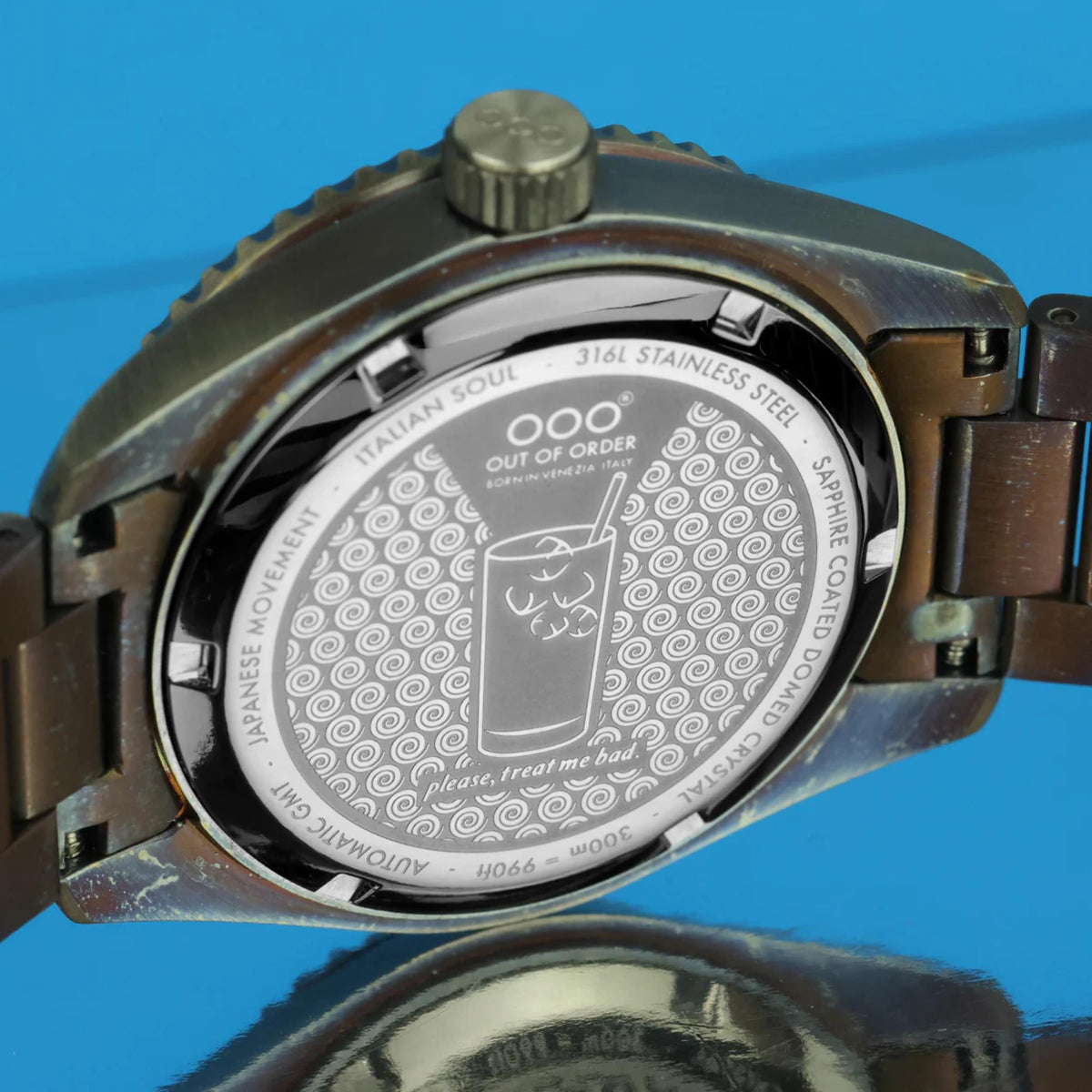 Men's automatic watch caseback in stainless steel with engraved circular design