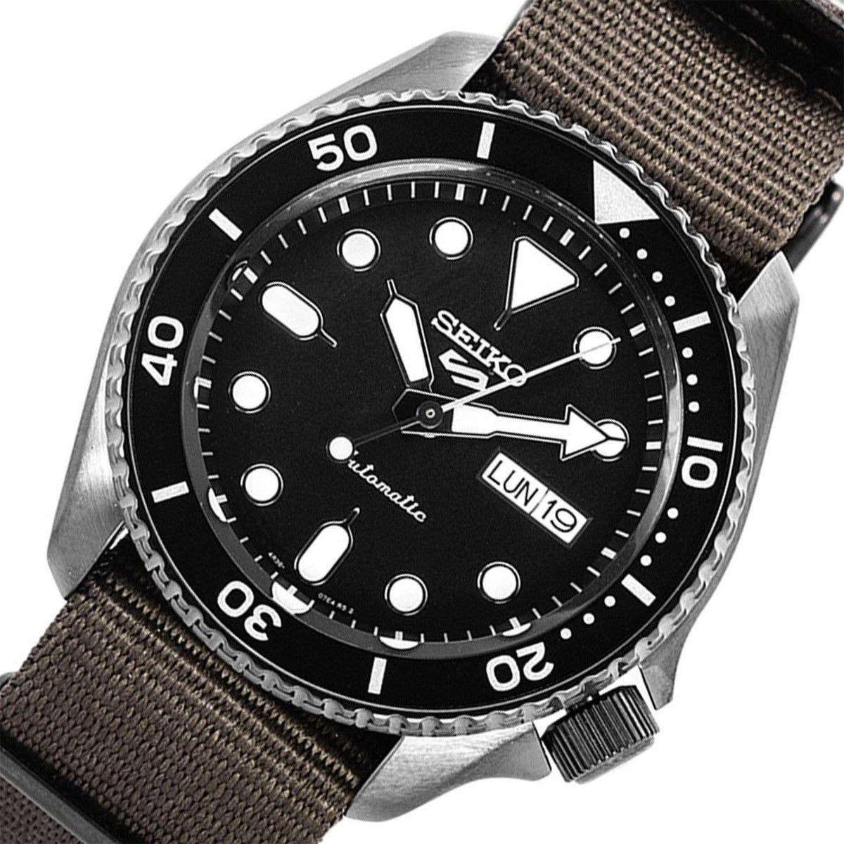 Men's automatic wristwatch with black dial and bezel, green mesh NATO strap, date