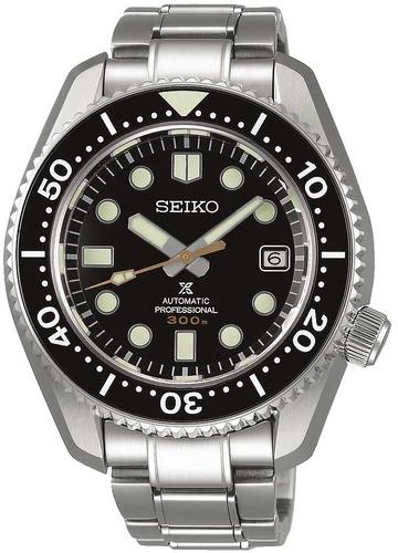 Stainless steel automatic diver's watch, black dial, lumed markers, date window at 6