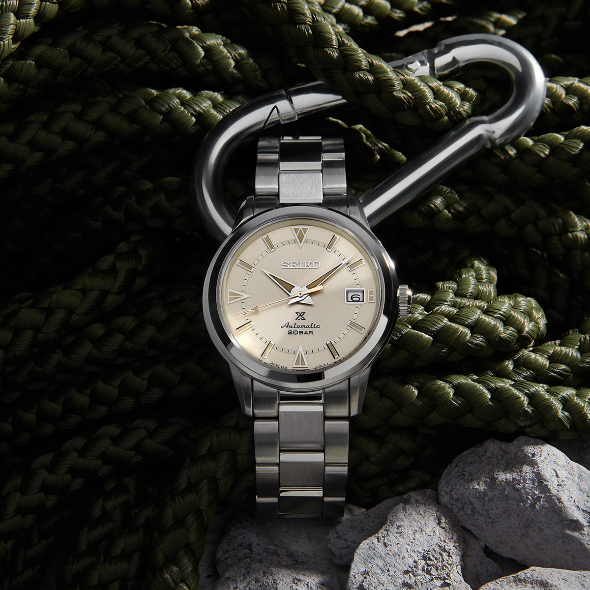 Men's Seiko Prospex stainless steel watch with cream dial and metal bracelet