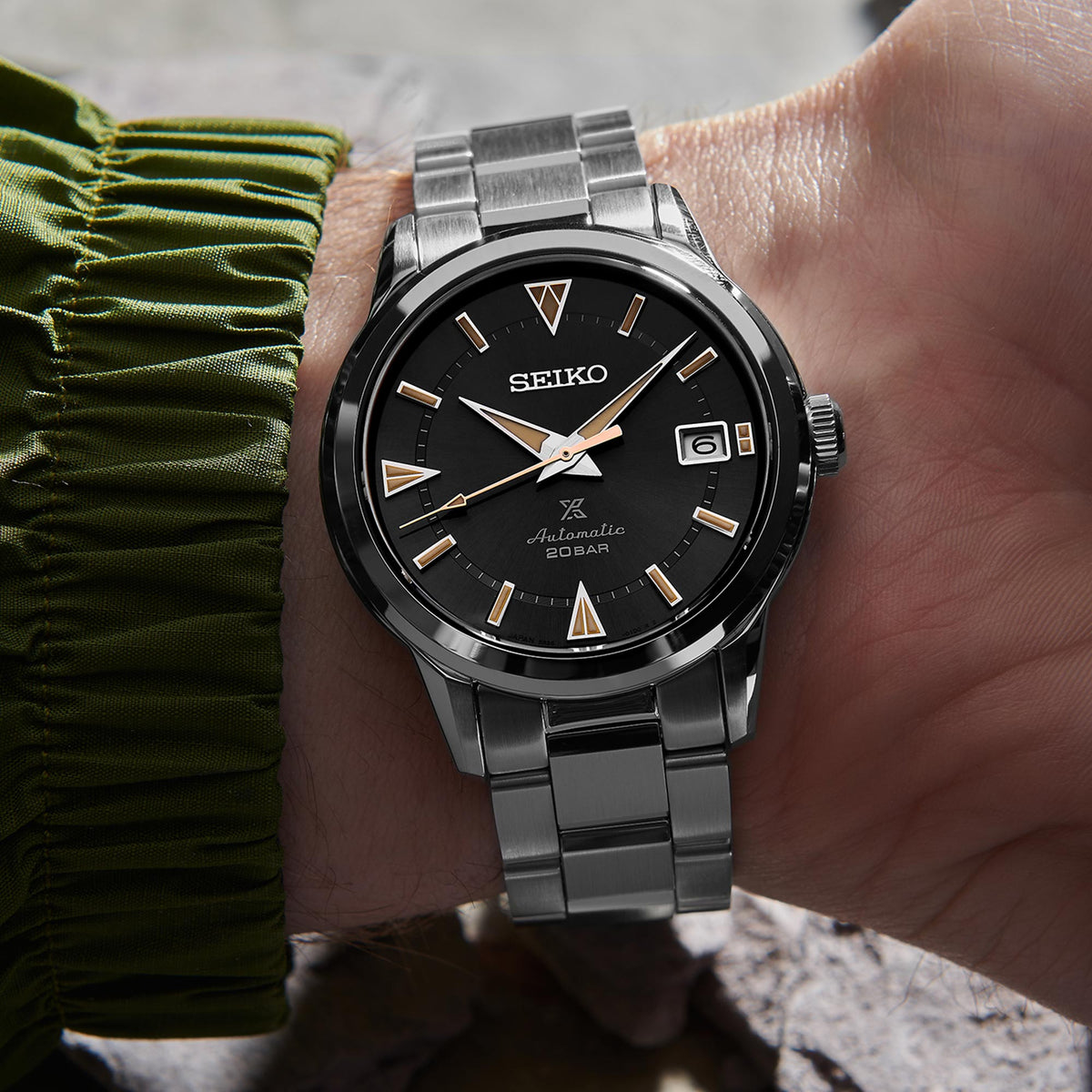 Automatic men's stainless steel watch, black dial with gold hands, date window, on bracelet
