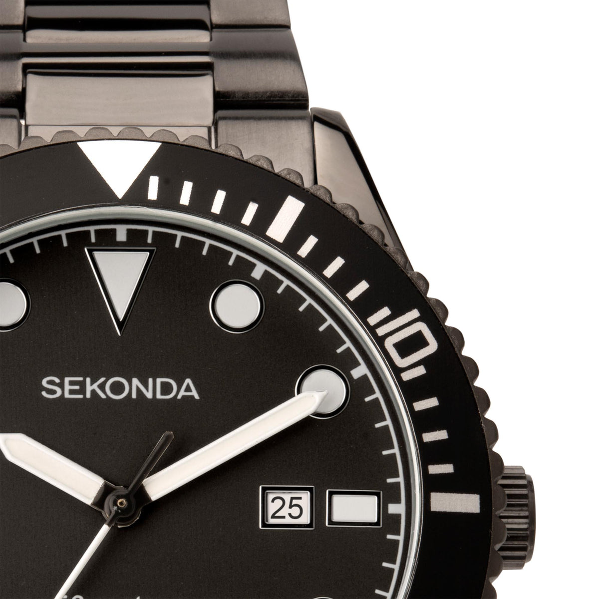 Sekonda sport watch face with black dial, white hands, and date window.