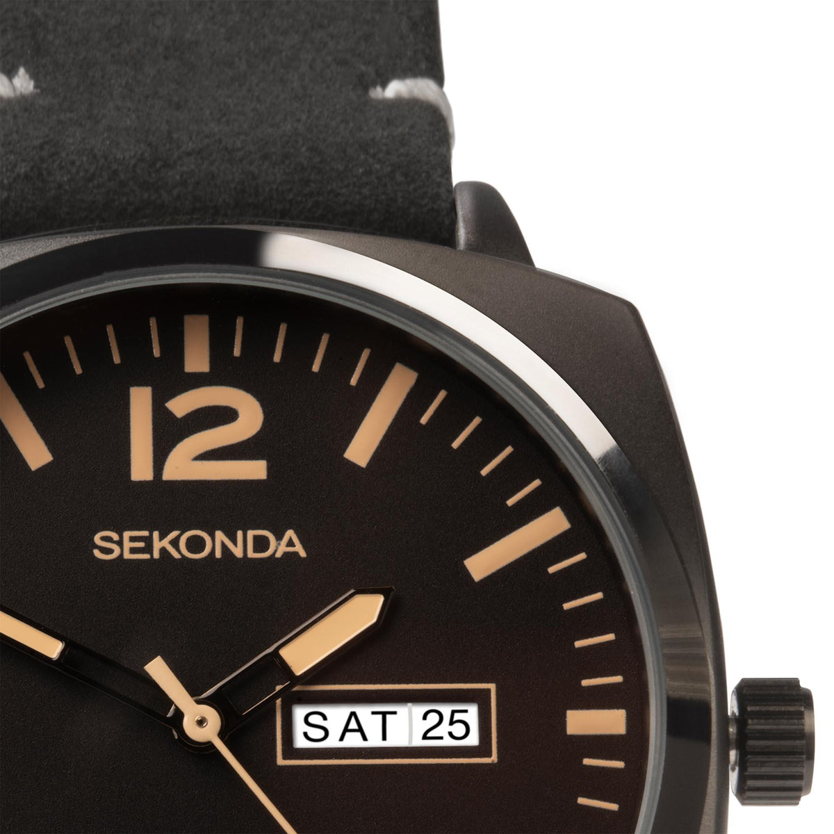 Men's Sekonda quartz watch face with black dial, gold markers, and date window