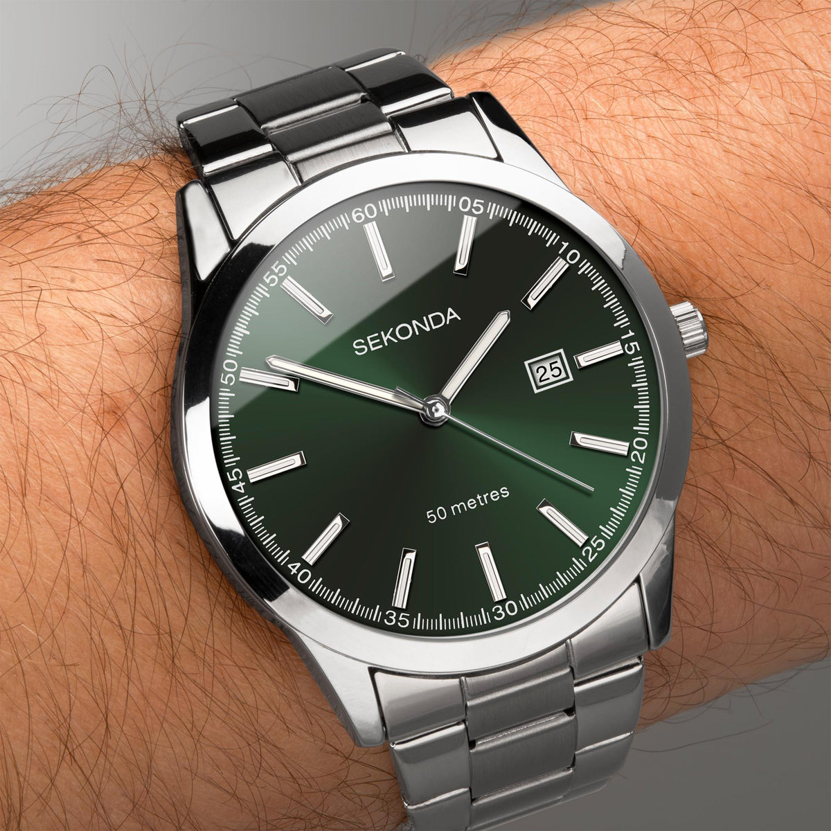 Men's Sekonda quartz wristwatch with green dial, stainless steel bracelet, 50 metres