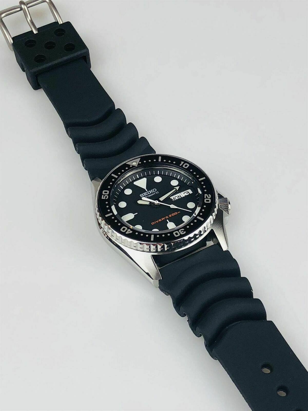 Men's diver's automatic watch with black dial, diver bezel, and black rubber strap
