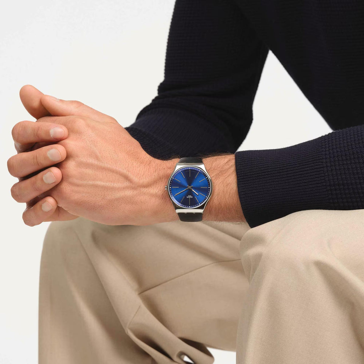 Stainless steel quartz watch with blue dial and black rubber strap
