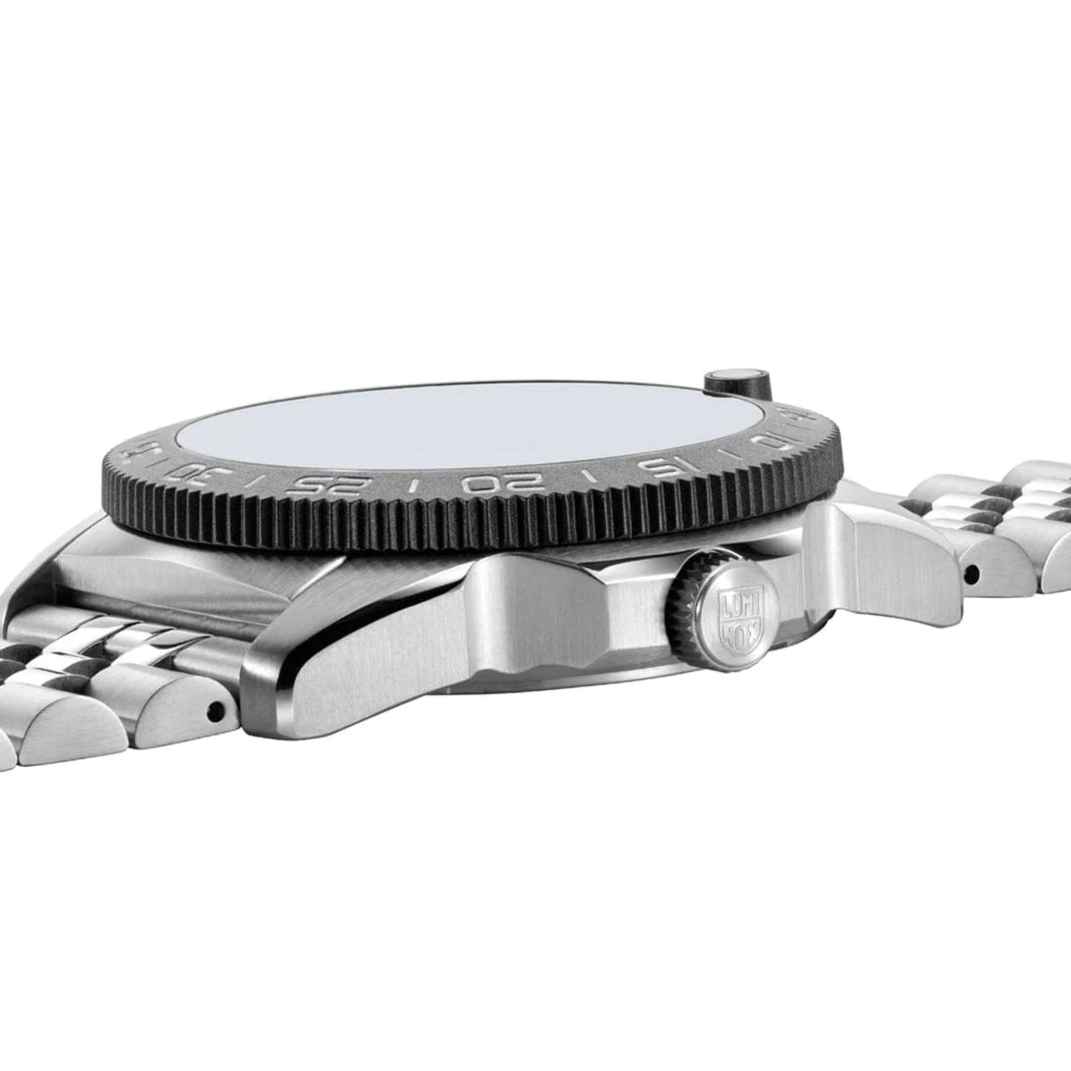 Luminox diver watch side view with knurled bezel and stainless steel bracelet links