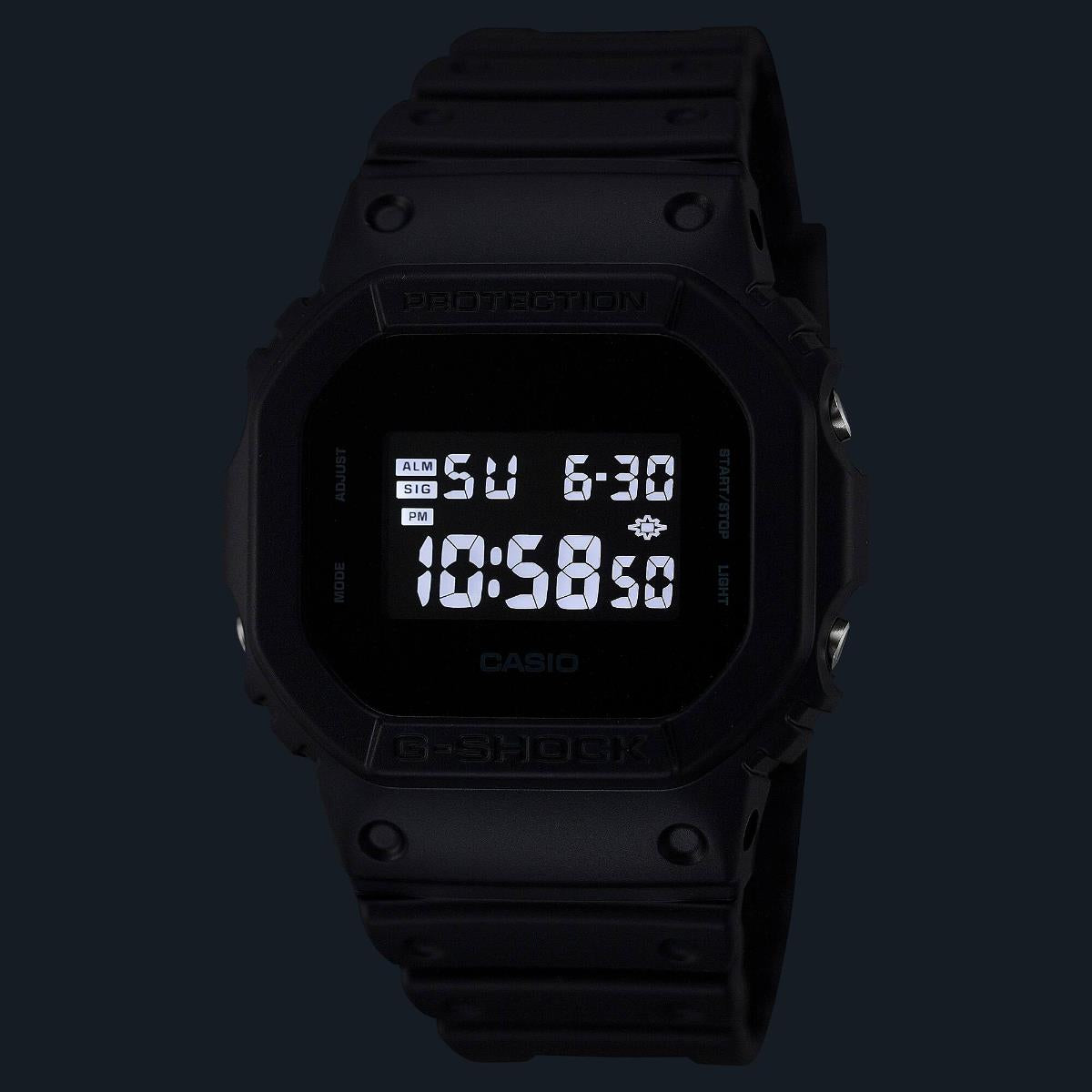Casio G-Shock 5600 Series DW-5600UBB-1ER low-light display illumination