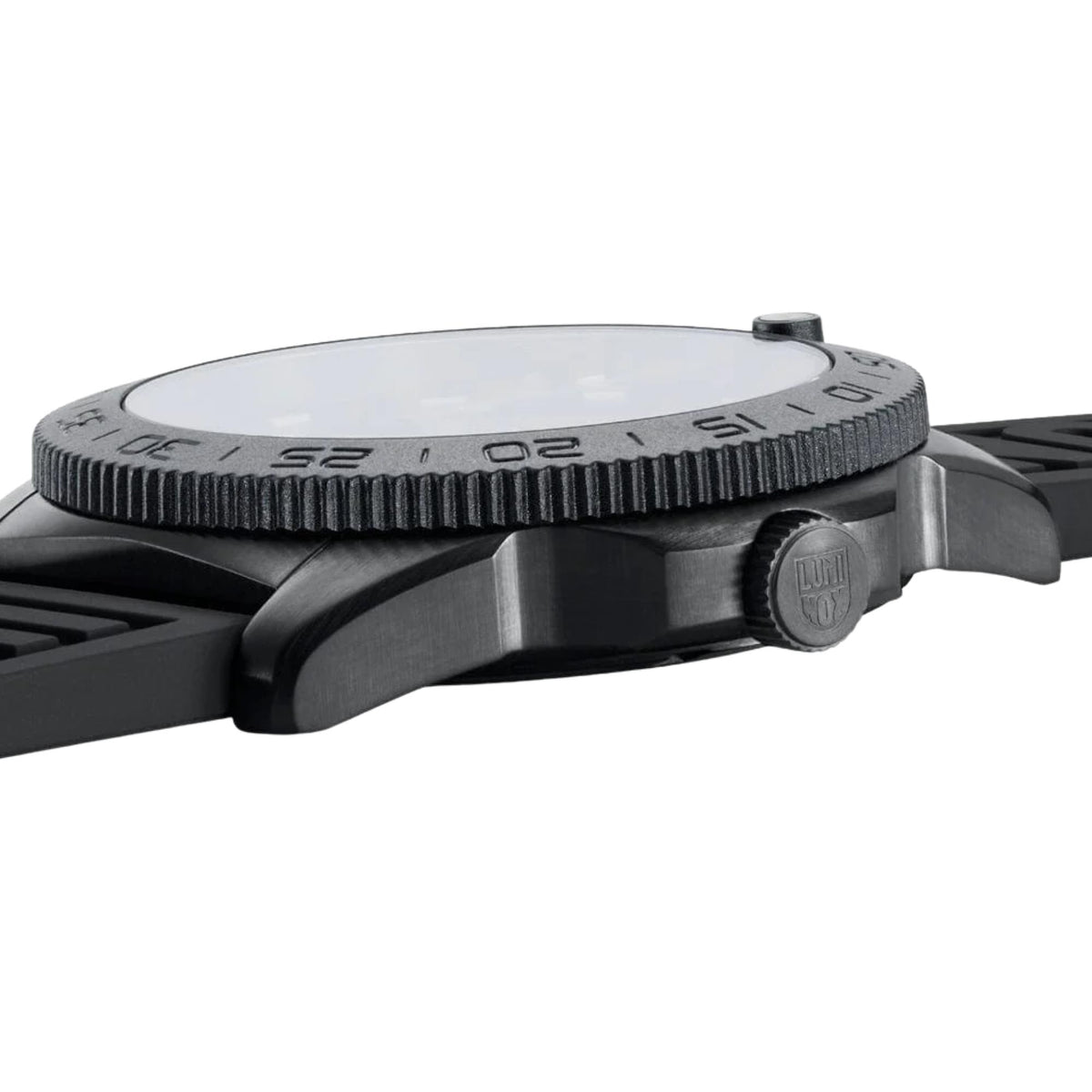 Pacific Diver 44mm quartz diver watch side view, black bezel and textured rubber strap