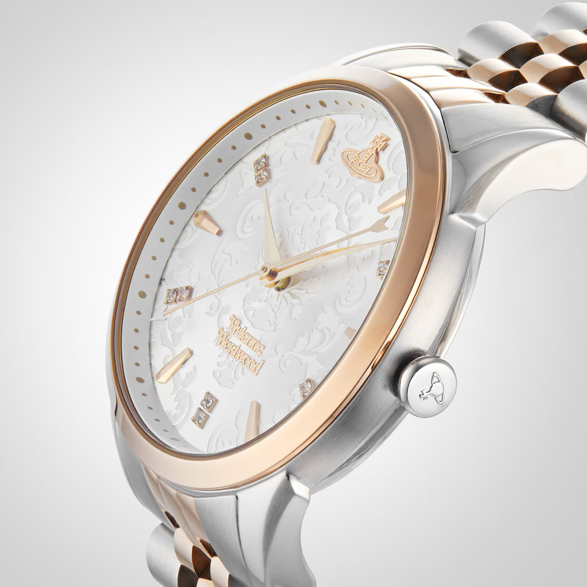 Women’s quartz watch close-up with white dial, gold hands, and rose-gold bezel