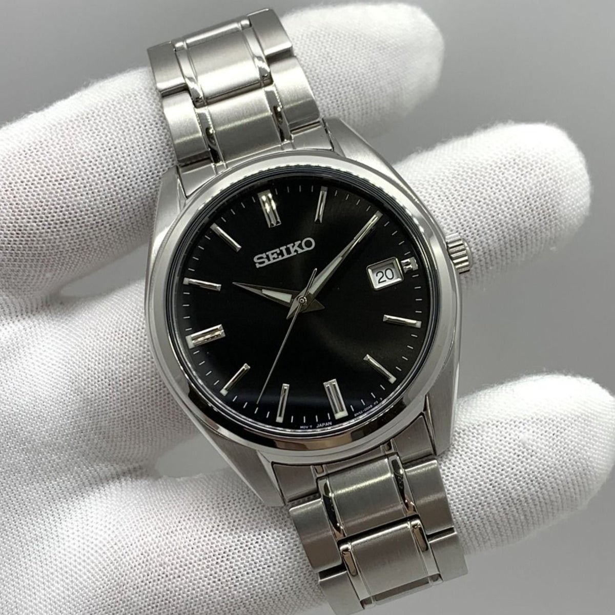 Seiko Essentials SUR311P1 stainless steel case and bracelet close up
