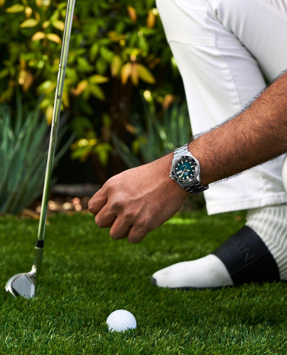 Orient Mako men's automatic watch on wrist, blue dial and steel bracelet