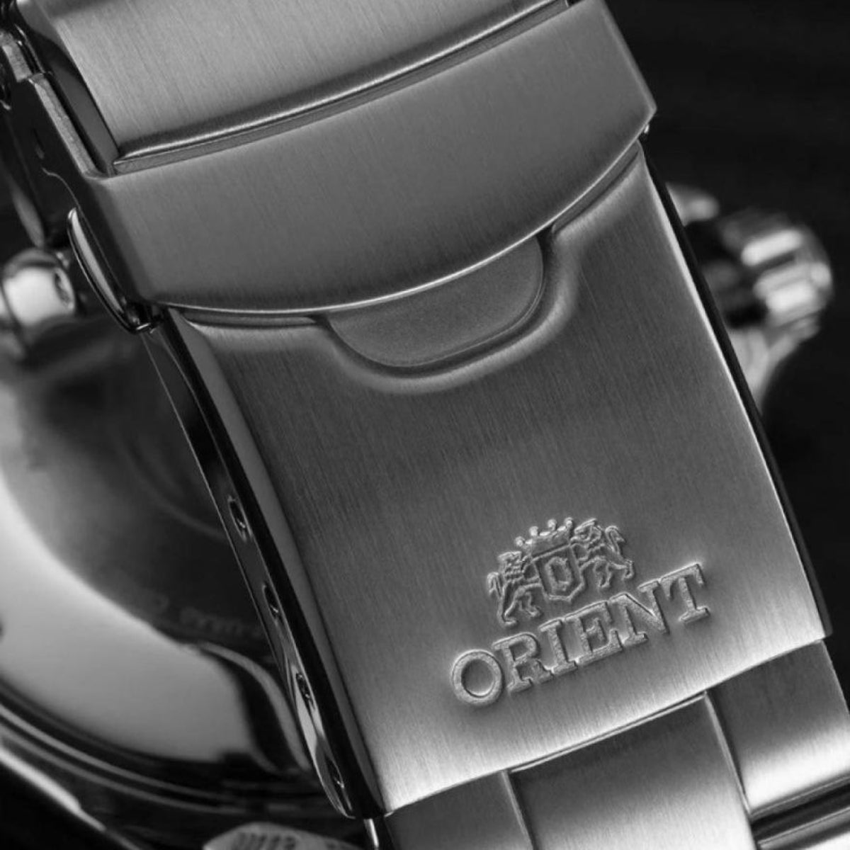 Close-up of the engraved Orient logo on the stainless steel folding clasp of the Mako RA-AA0001B39B wrist watch band
