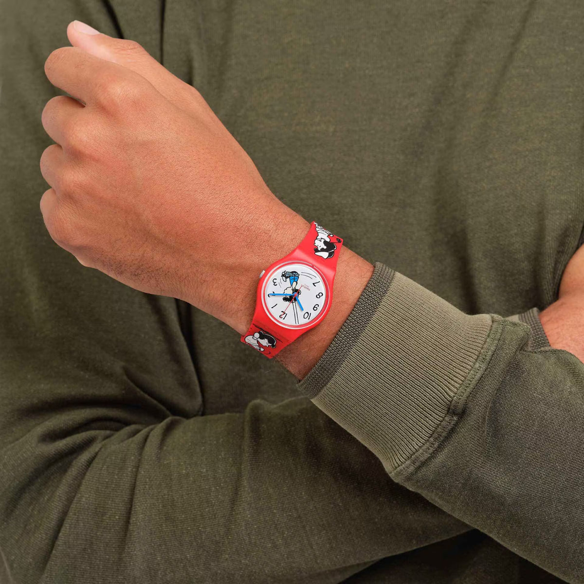 Peanuts wristwatch with red character silicone strap and white dial, round case