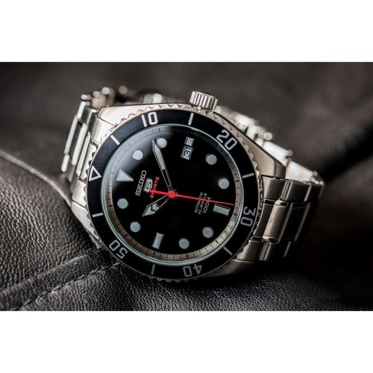 Seiko Sports SRPB91K1 stainless steel case and black rotating bezel close up