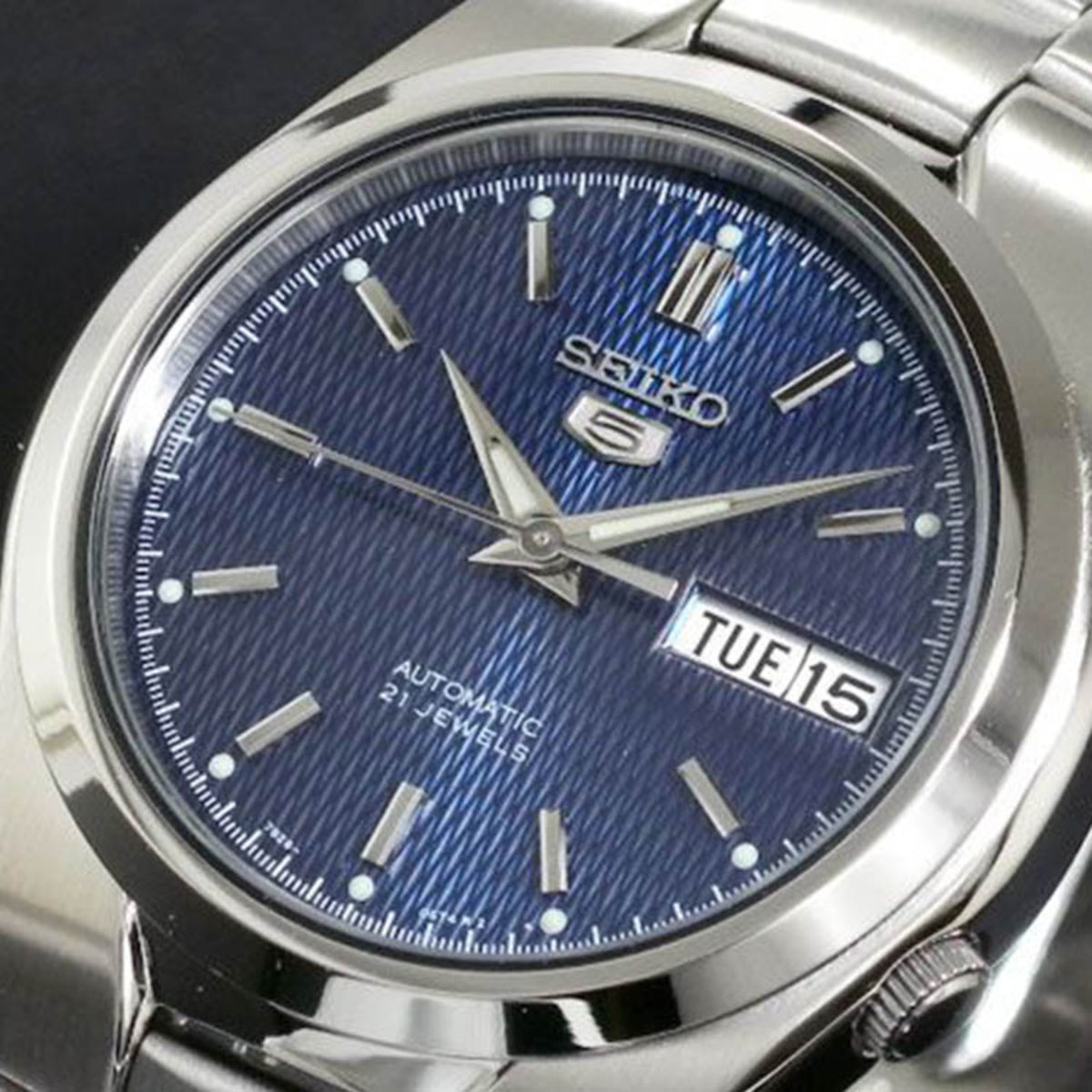 Seiko 5 37mm SNK603K1 blue dial and luminous hands front view