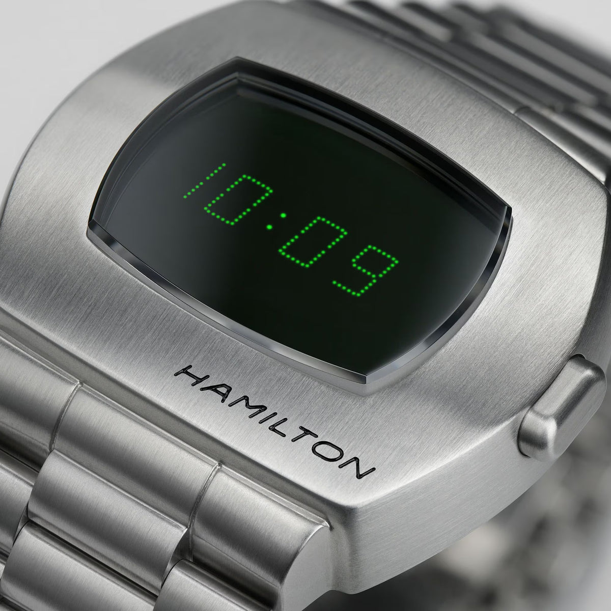 Hamilton H52414131 hybrid LCD-OLED green digital display with push-button close-up