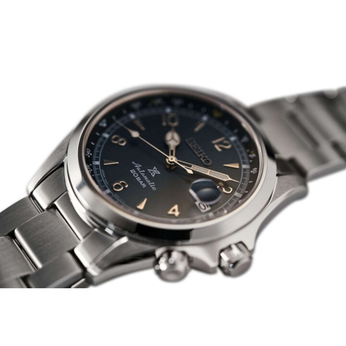 Automatic men's wristwatch with dark blue dial, gold-toned hands and baton markers