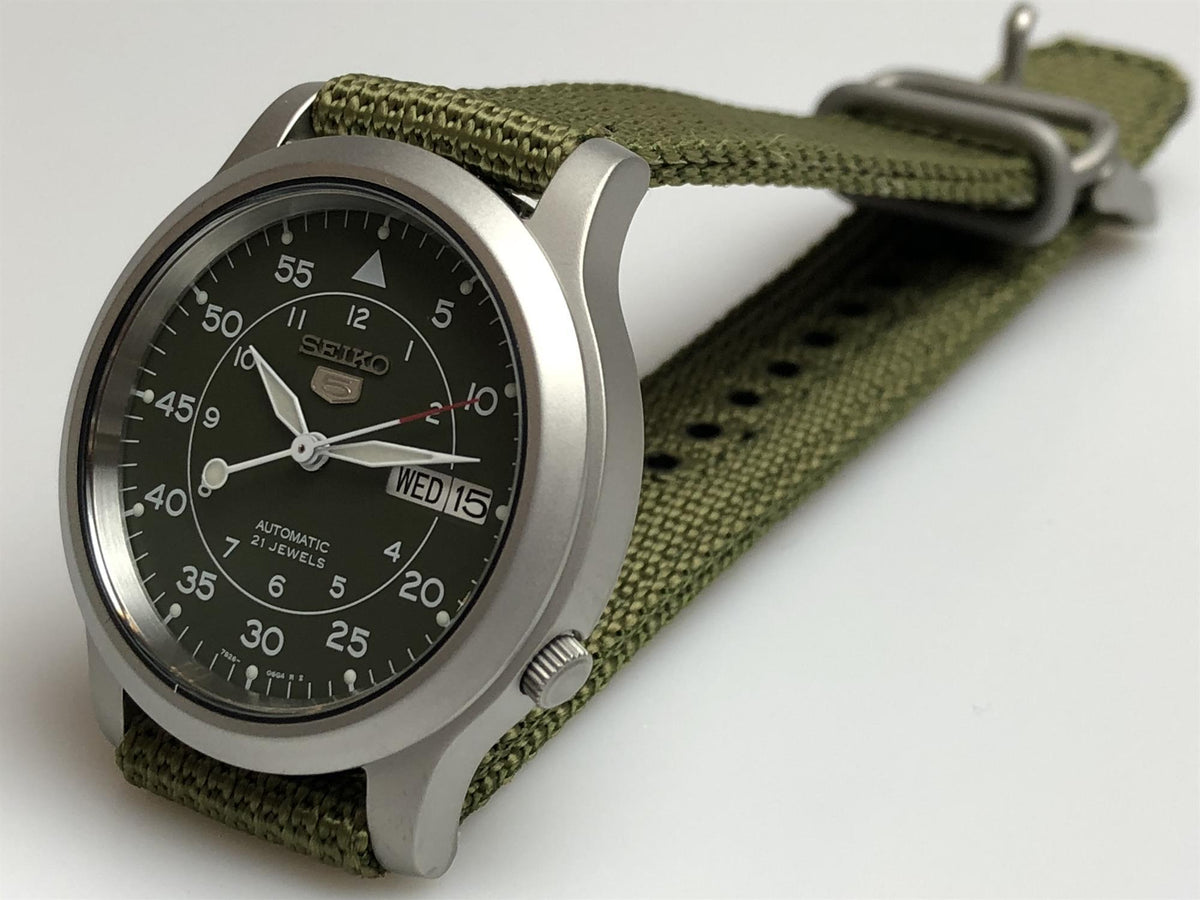 Seiko 5 Automatic SNK805K2 green canvas strap and crown detail