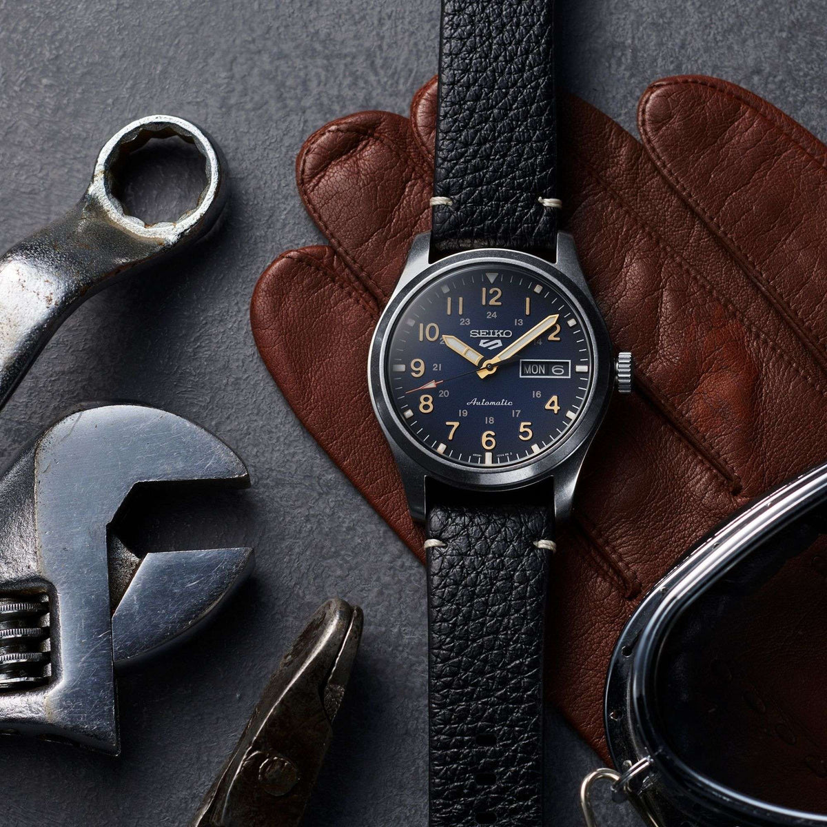 Men's automatic wristwatch on black leather strap with blue dial and date window