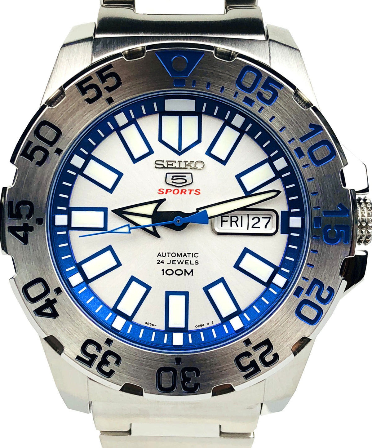 Men's stainless steel sports watch with blue-and-white dial, diver-style bezel, metal bracelet