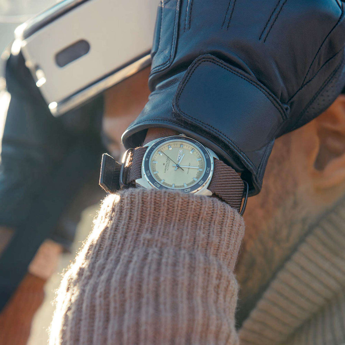 Automatic wristwatch with dark blue leather strap and light green dial, day indicator