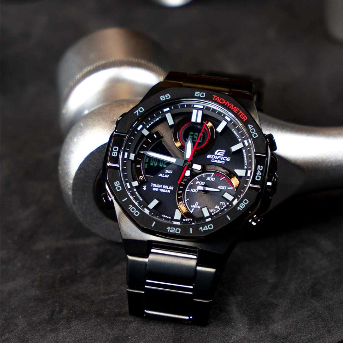 Black resin bracelet Bluetooth men's watch with red-accent digital subdials