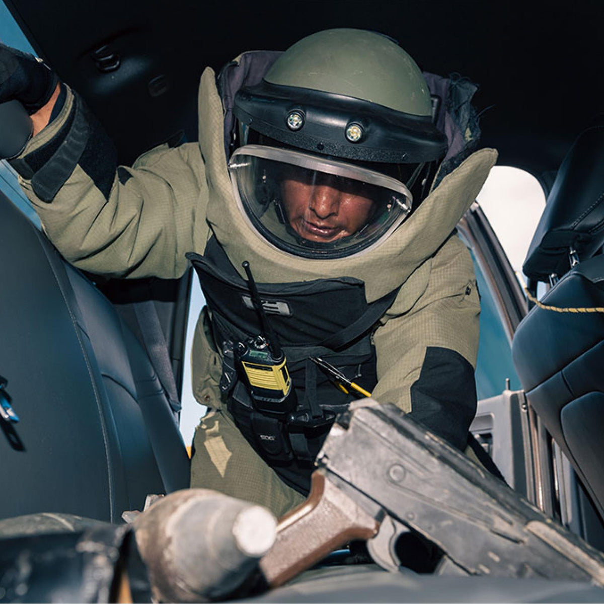 BALL Engineer Hydrocarbon EOD DM3200A-S1C-BK lifestyle view showing bomb disposal operator in protective gear