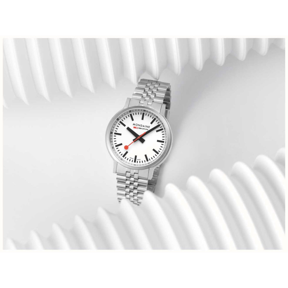Mondaine stop2go men's quartz watch, steel bracelet, white dial, black indices, red hands