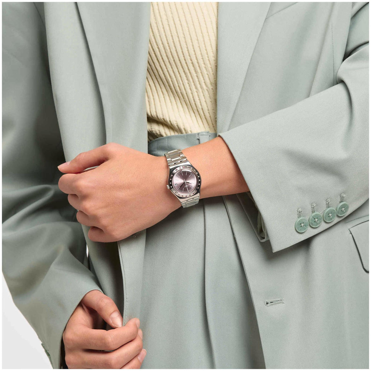 Ladies wrist watch on stainless bracelet, pink dial with dot bezel and date window
